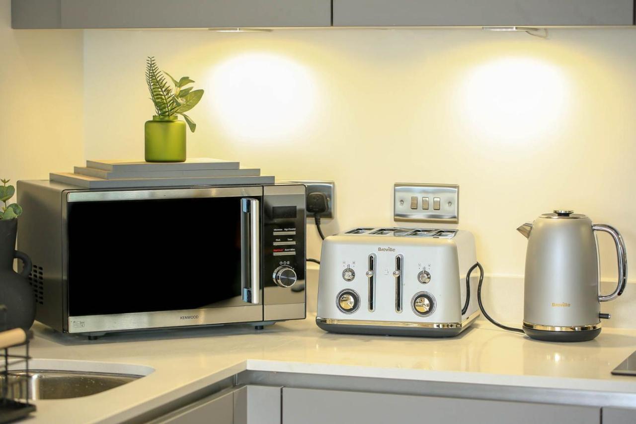 Snuggle Inn - Riverside Apartments - Views Over Looking London River Thames, Close To O2 Arena, London Excel, London City Airport, Thames Clipper- River Boat Service, Woolwich Ferry, Onsite Parking, Twin Room Option Available 外观 照片