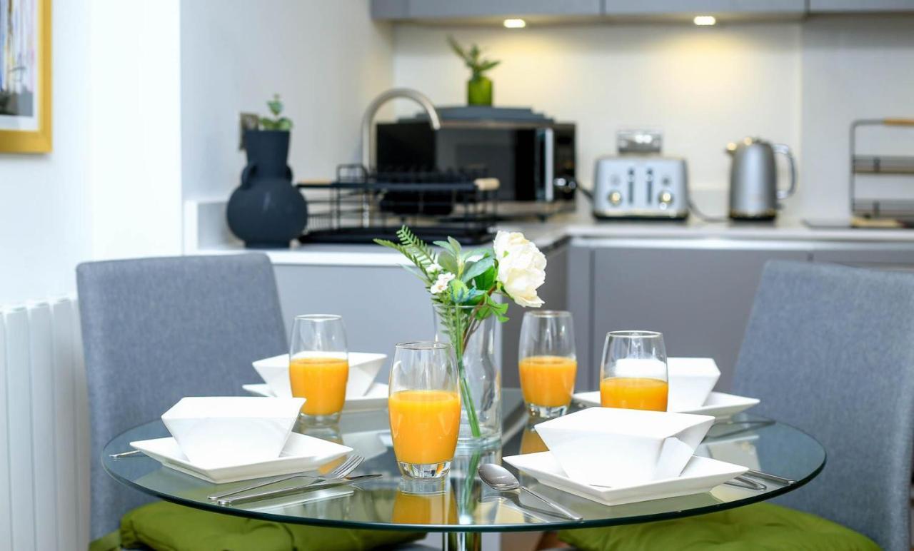 Snuggle Inn - Riverside Apartments - Views Over Looking London River Thames, Close To O2 Arena, London Excel, London City Airport, Thames Clipper- River Boat Service, Woolwich Ferry, Onsite Parking, Twin Room Option Available 外观 照片