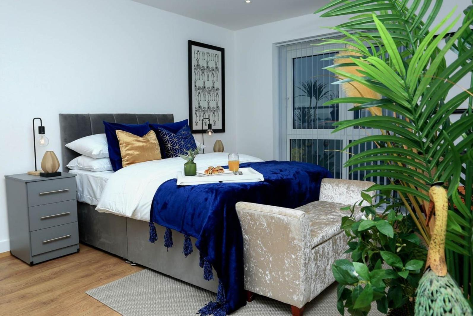 Snuggle Inn - Riverside Apartments - Views Over Looking London River Thames, Close To O2 Arena, London Excel, London City Airport, Thames Clipper- River Boat Service, Woolwich Ferry, Onsite Parking, Twin Room Option Available 外观 照片