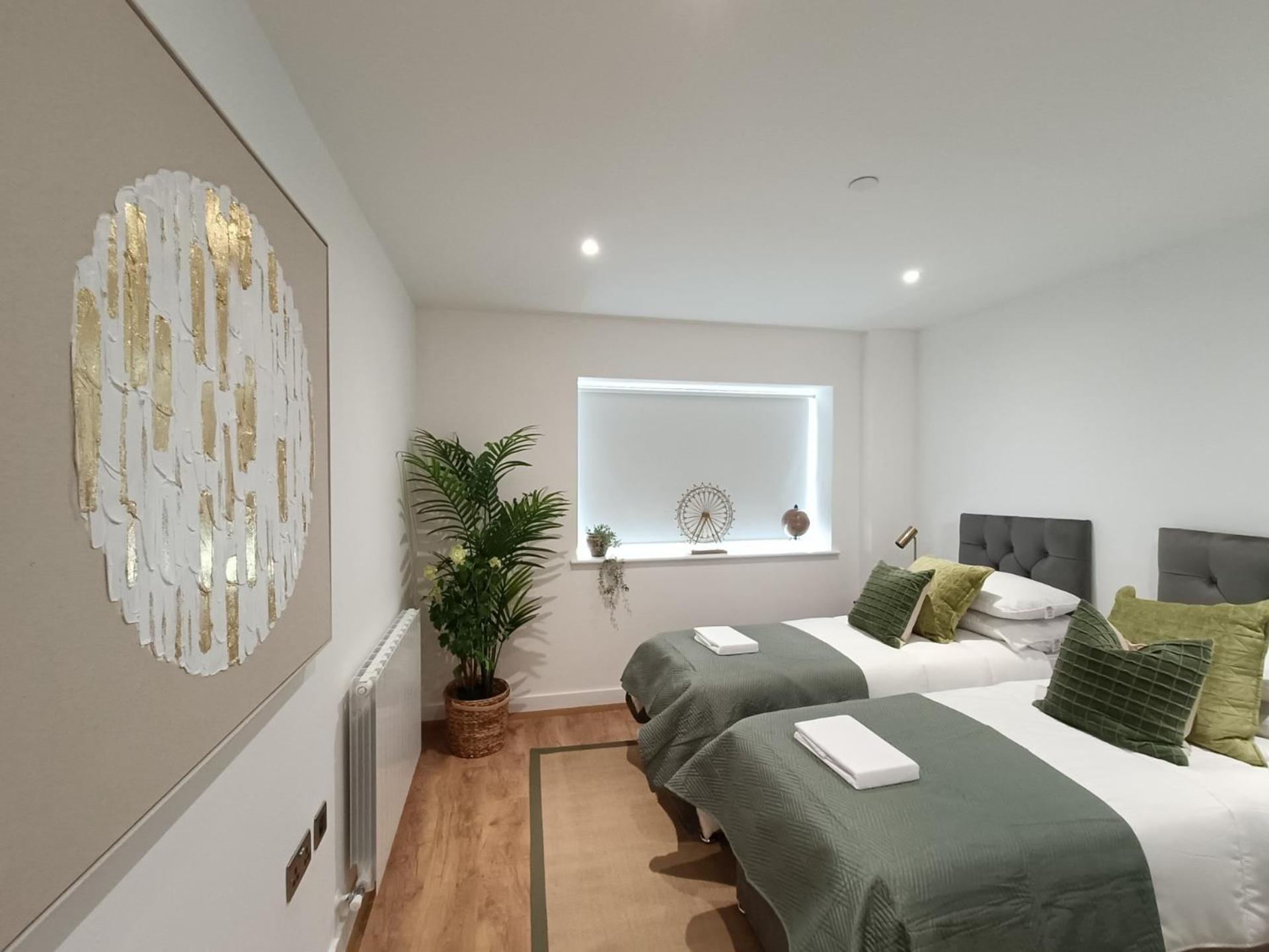 Snuggle Inn - Riverside Apartments - Views Over Looking London River Thames, Close To O2 Arena, London Excel, London City Airport, Thames Clipper- River Boat Service, Woolwich Ferry, Onsite Parking, Twin Room Option Available 外观 照片