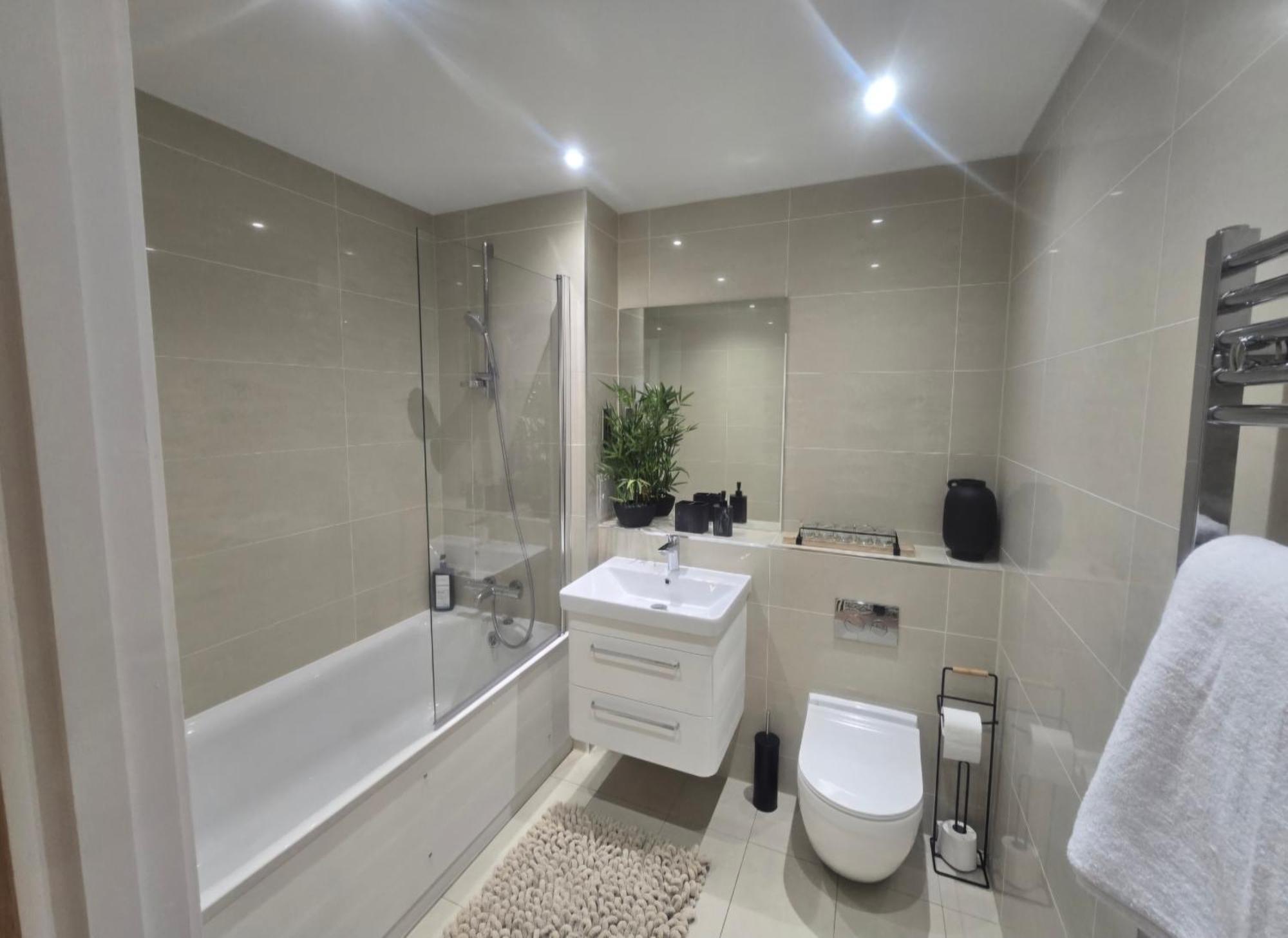 Snuggle Inn - Riverside Apartments - Views Over Looking London River Thames, Close To O2 Arena, London Excel, London City Airport, Thames Clipper- River Boat Service, Woolwich Ferry, Onsite Parking, Twin Room Option Available 外观 照片