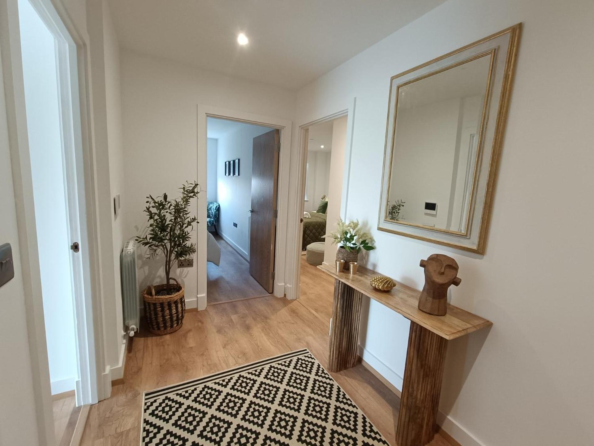 Snuggle Inn - Riverside Apartments - Views Over Looking London River Thames, Close To O2 Arena, London Excel, London City Airport, Thames Clipper- River Boat Service, Woolwich Ferry, Onsite Parking, Twin Room Option Available 外观 照片